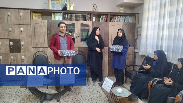 قدردانی  دختران پیشتاز دبیرستان شاهد تکتم از فرشتگان سفیدپوش بیمارستان ۱۷شهریور مشهد