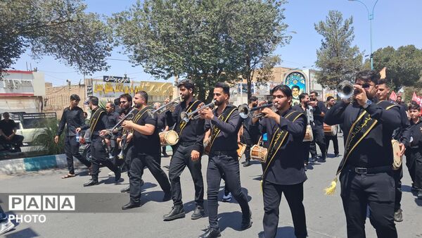 برپایی موکب‌ «جاماندگان عشاق الحسین» سازمان دانش‌آموزی یزد در نجف‌آباد