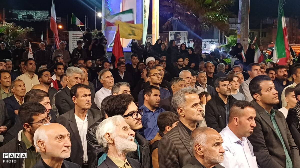 استقامت مردم کوهدشت در شب شصت‌وسوم تجمعات شبانه در میدان امام خمینی(ره)