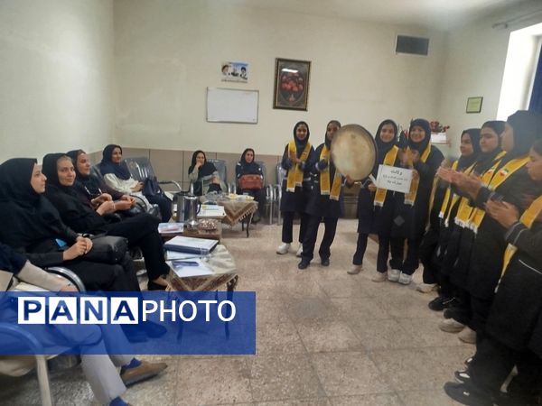 جشن عاطفه‌ها و مهربانی ؛ پاییز مدرسه ما بهاری شد