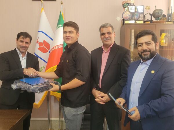 دیدار معاون پرورشی و فرهنگی اداره‌کل آموزش و پرورش استان اصفهان با اعضای مجلس دانش آموزی اصفهان