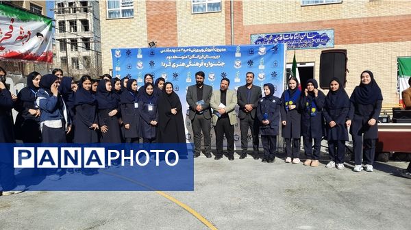 اولین نمایشگاه ماها در دبیرستان فرزانگان ۲ دوره دوم ناحیه ۷ مشهد