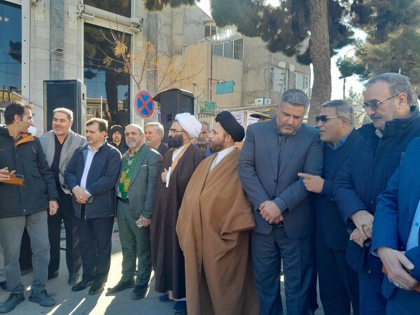 آیین گلباران تمثال امام خمینی(ره) در آغاز دهه فجر