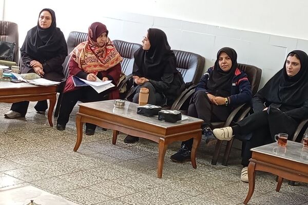 نشست کتابخوان مدرسه‌ای در دبیرستان دخترانه جوادالائمه بهارستان‌دو