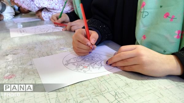 حضور پرشور بانوان و کودکان دهه نودی در مراسم یادبود شهدای مینابی 
