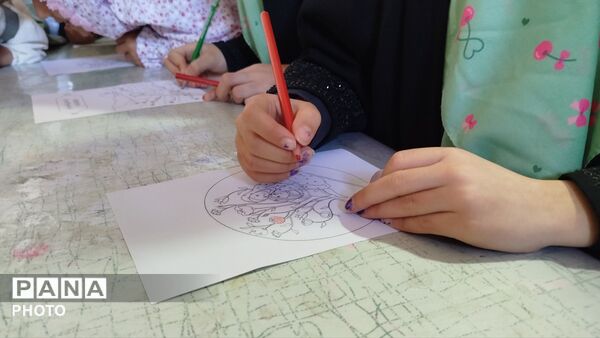 حضور پرشور بانوان و کودکان دهه نودی در مراسم یادبود شهدای مینابی 