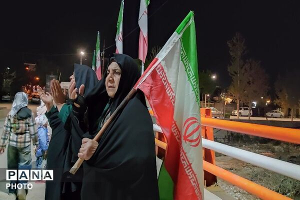 یک دنیا شاهد و مبهوت از حضور خیابانی مردم شهر بار