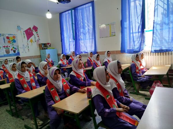 بازدید ارزیاب کشوری سازمان دانش‌آموزی در مدارس تمام پیشتاز شهرستان فاروج