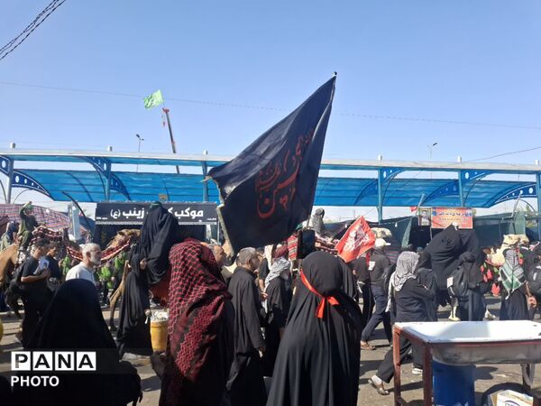 سنگ تمام مواکب عراقی در پذیرایی از  زوار پیاده اربعین حسینی