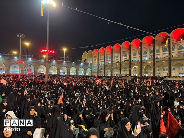 وداع حماسی مردم با شهدای وطن در مصلای تهران