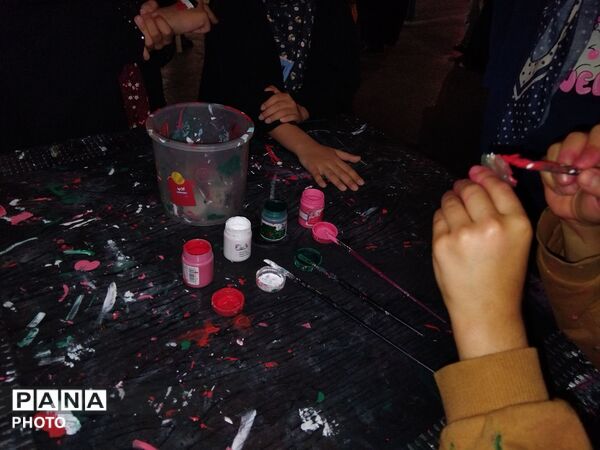 موکب کودک فرهنگیان؛ همراه با عزاداران رهبر امت در شب ۱۷۹