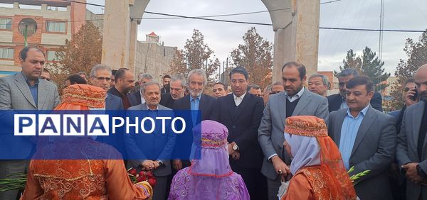مراسم استقبال از وزیر آموزش و پرورش در گلزار شهدای نیشابور 
