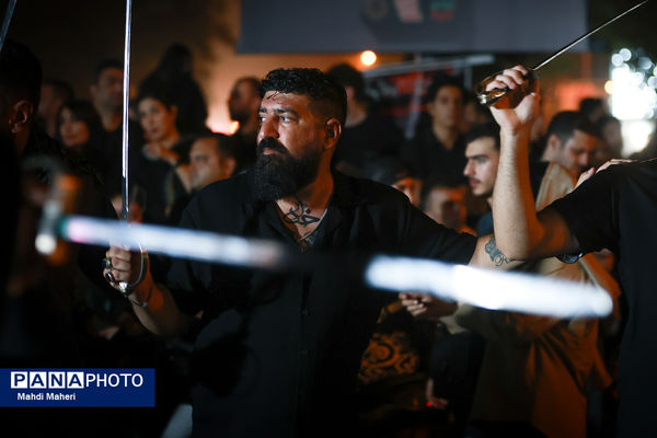 مراسم عزاداری شب تاسوعای حسینی در میدان منیریه تهران