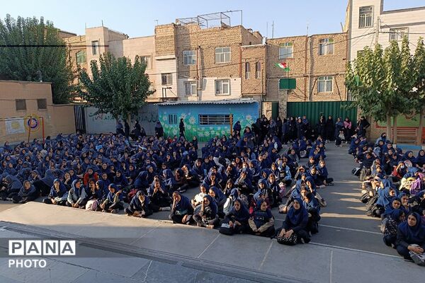  برنامه «هر دانش‌آموز، یک مهارت» با تجلیل از دانش‌آموزان برگزیده در مدرسه ایثار