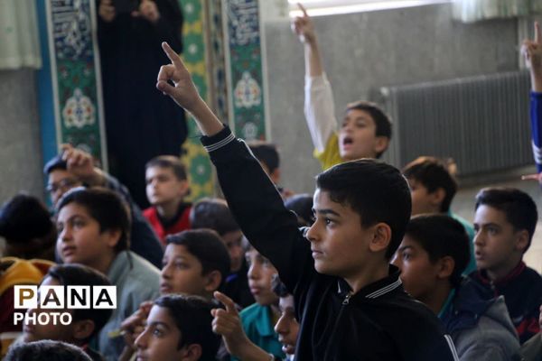 محفل نویسنده کتاب «فرمانده سری» در یزد