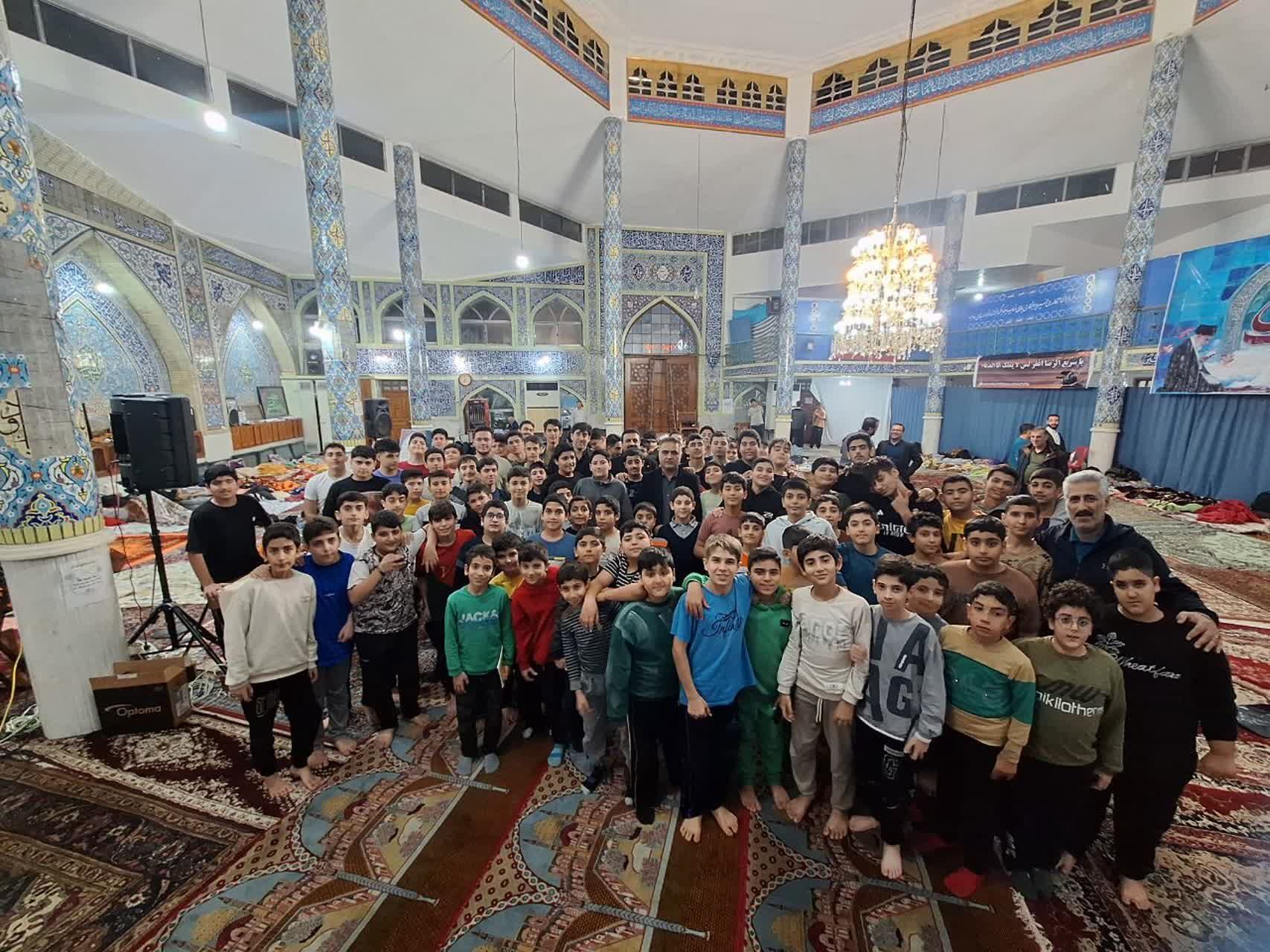 اعتکاف دانش‌آموزی در مسجد جامع قائمشهر