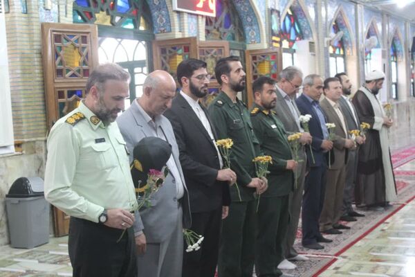 آیین عطرافشانی و گل افشانی مزار شهدا در سمنان