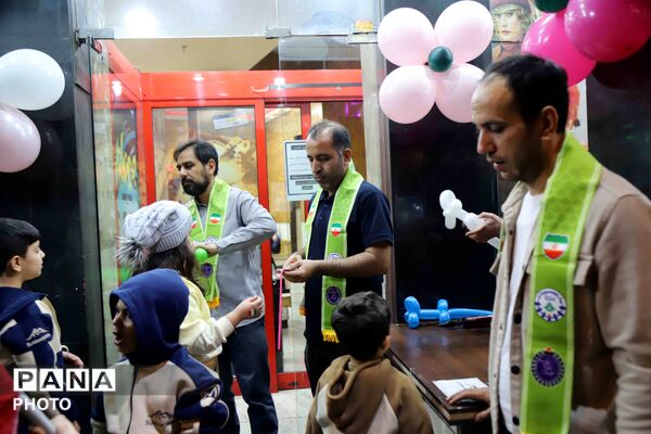 غرفه سازمان دانش‌آموزى در قلب تجمعات