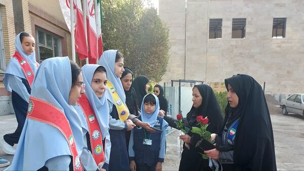 آغاز سال تحصیلی جدید باحضور مسئولان در دبستان فرهنگیان ۲ مشهد