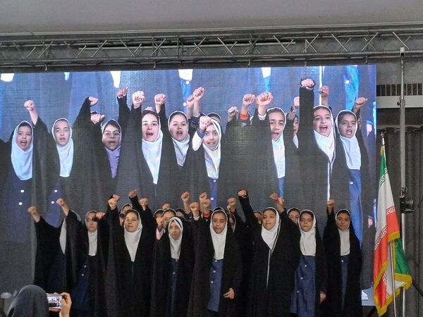 تجلیل از برگزیدگان 2 جشنواره پرورشی در شهرستان زرقان 