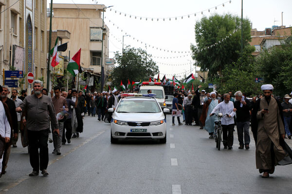راهپیمایی نمازگزاران جمعه قم در محکومیت جنایات اردوگاه «النصیرات»