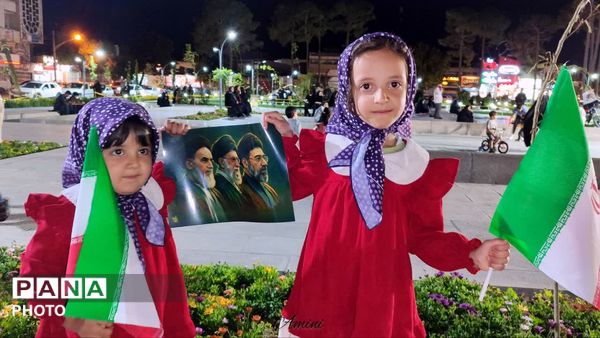 نسل جدید هم پای کار انقلاب هستند