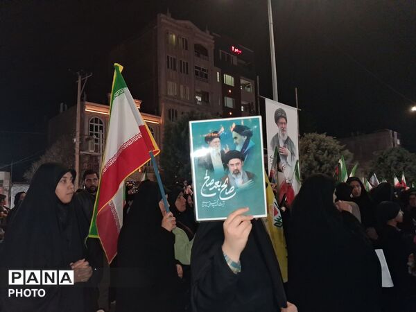 حماسه سازی مردم نیشابور در بیستمین شب از راهپیمایی های مردمی بلوار فضل 