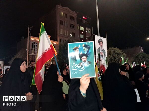حماسه سازی مردم نیشابور در بیستمین شب از راهپیمایی های مردمی بلوار فضل 