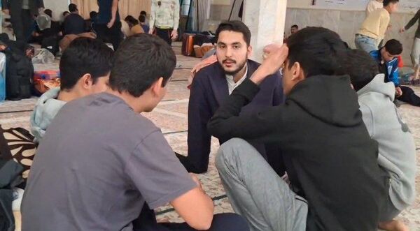 اعتکاف دانش آموزی در کاشمر