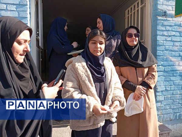 حال و هوای دبیرستان دانش‌نیا در  جشن‌های اعیاد شعبانیه و دهه فجر 