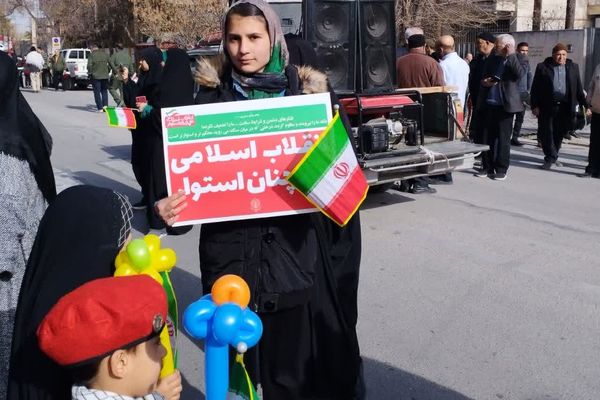 حضور با شکوه مردم زرقان در راهپیمایی 22 بهمن ماه