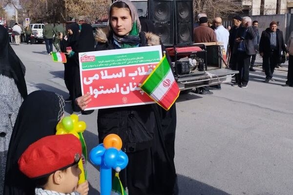 حضور با شکوه مردم زرقان در راهپیمایی 22 بهمن ماه