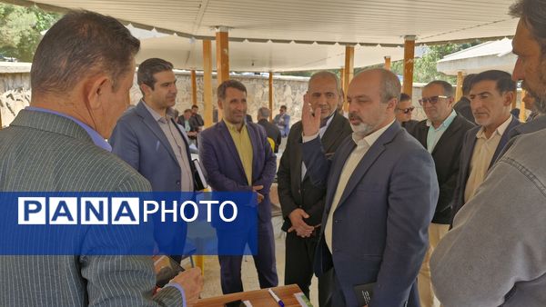 کارگاه‌های تخصصی برنامه ملی نماد ویژه مدیران مدارس شهرستان دنا در اردوگاه شهید مطهری سی‌سخت