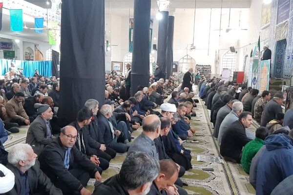 حضور حماسی مردم در اولین نماز جمعه بعد از شهادت رهبر انقلاب