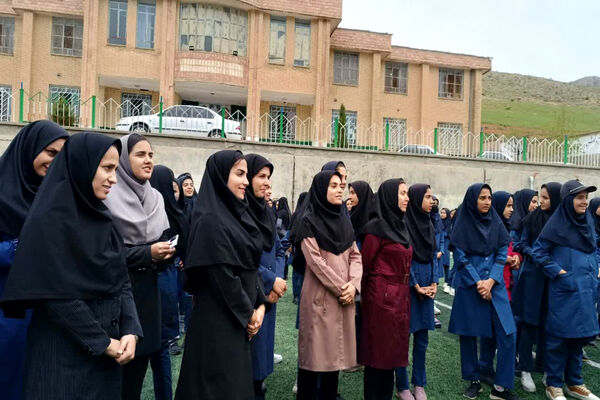 نواختن زنگ سپاس معلم در مدرسه الزهرا شهرستان مارگون