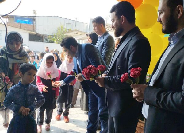 جشن شکوفه‌ها در دبستان شهید رجایی ایزدشهر