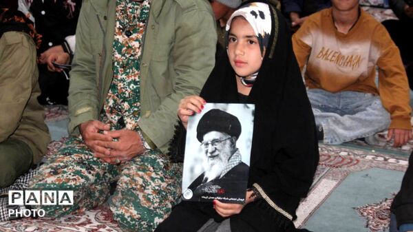 طلاب و بسیجیان شهرستان مارگون در شب پنجم غمِ شهادت امام خامنه‌ای، اقدامات آمریکا را محکوم کردند