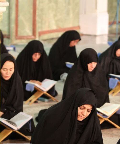 آیین ملی جزء خوانی سحرگاهی قرآن کریم در حرم مطهر حضرت محمد هلال بن علی(ع) 