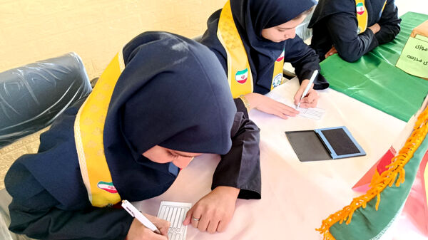 آیین برگزاری انتخابات شورای دانش آموزی در دبیرستان فرزانگان