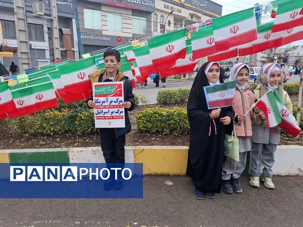 نبض انقلاب در خیابان‌ها تپید