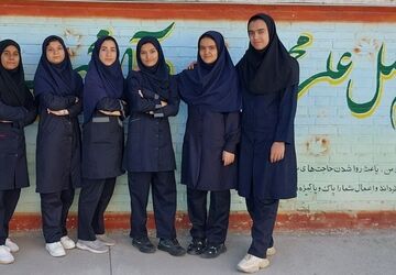 عکس یادگاری دانش آموزان دبیرستان آیت الله طالقانی،شهرستان چناران