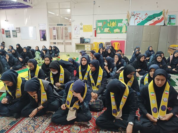 محفل انس با قرآن کریم  در دبیرستان شاهد یاس نبی «س»