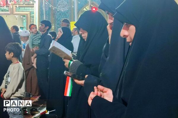تجمعات حماسی در نجف آباد همراه با اقامه نماز استغاثه