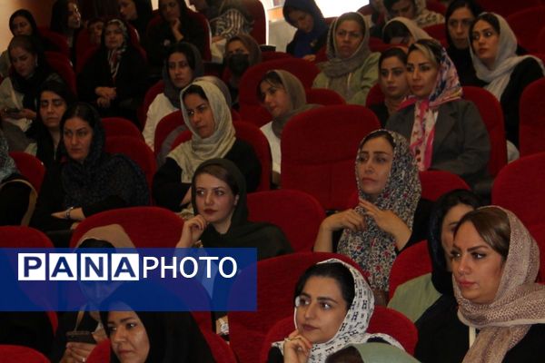 برگزاری جلسه انتخاب انجمن اولیاء و مربیان در سالن سجادیه بهارستان دو