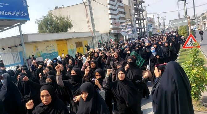 راهپیمایی مردم میناب در محکومیت جنایات آمریکا و رژیم صهیونیستی پس از نماز جمعه