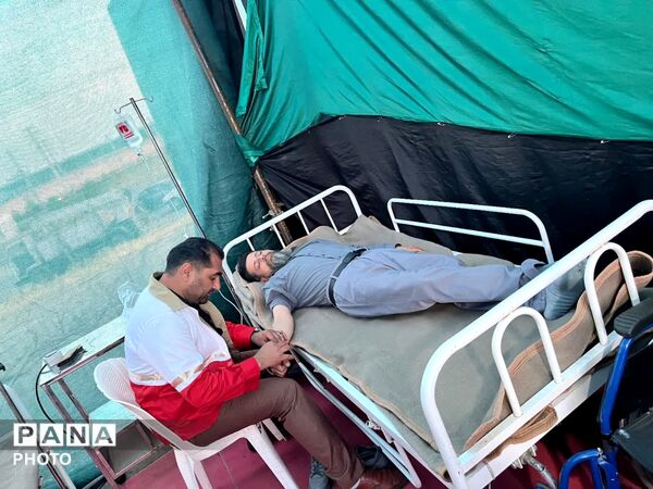 خدمت بی‌وقفه امدادگران هلال‌احمر به زائران
