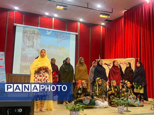 جشنواره سرود در فرهنگسرای فین