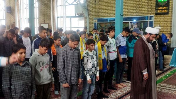 آغاز مسئولیت دینی؛ جشن سن تکلیف دانش‌آموزان پسر مدرسه شهید آیت‌الله مدرس قرچک