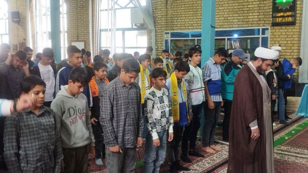 آغاز مسئولیت دینی؛ جشن سن تکلیف دانش‌آموزان پسر مدرسه شهید آیت‌الله مدرس قرچک