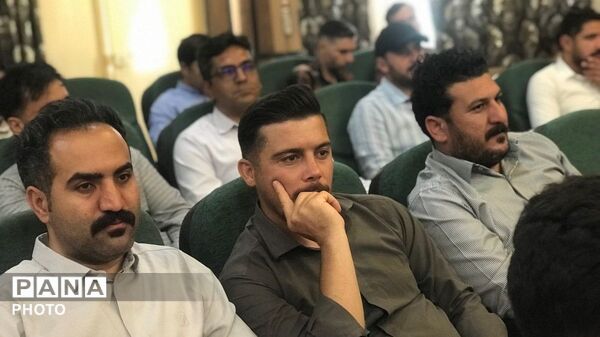 گردهمایی مسئولان و مدیران مدارس در سالن معلم اشخانه